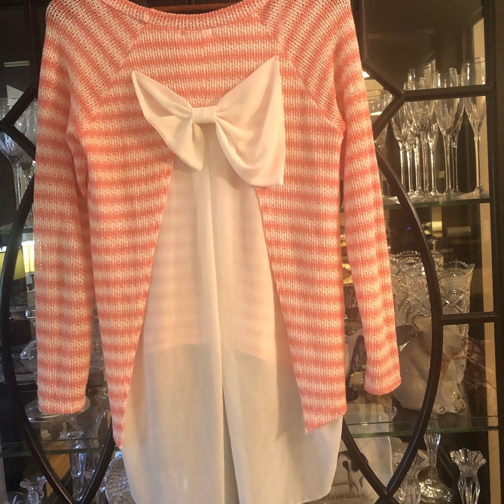 Pink & White Top with bow in back